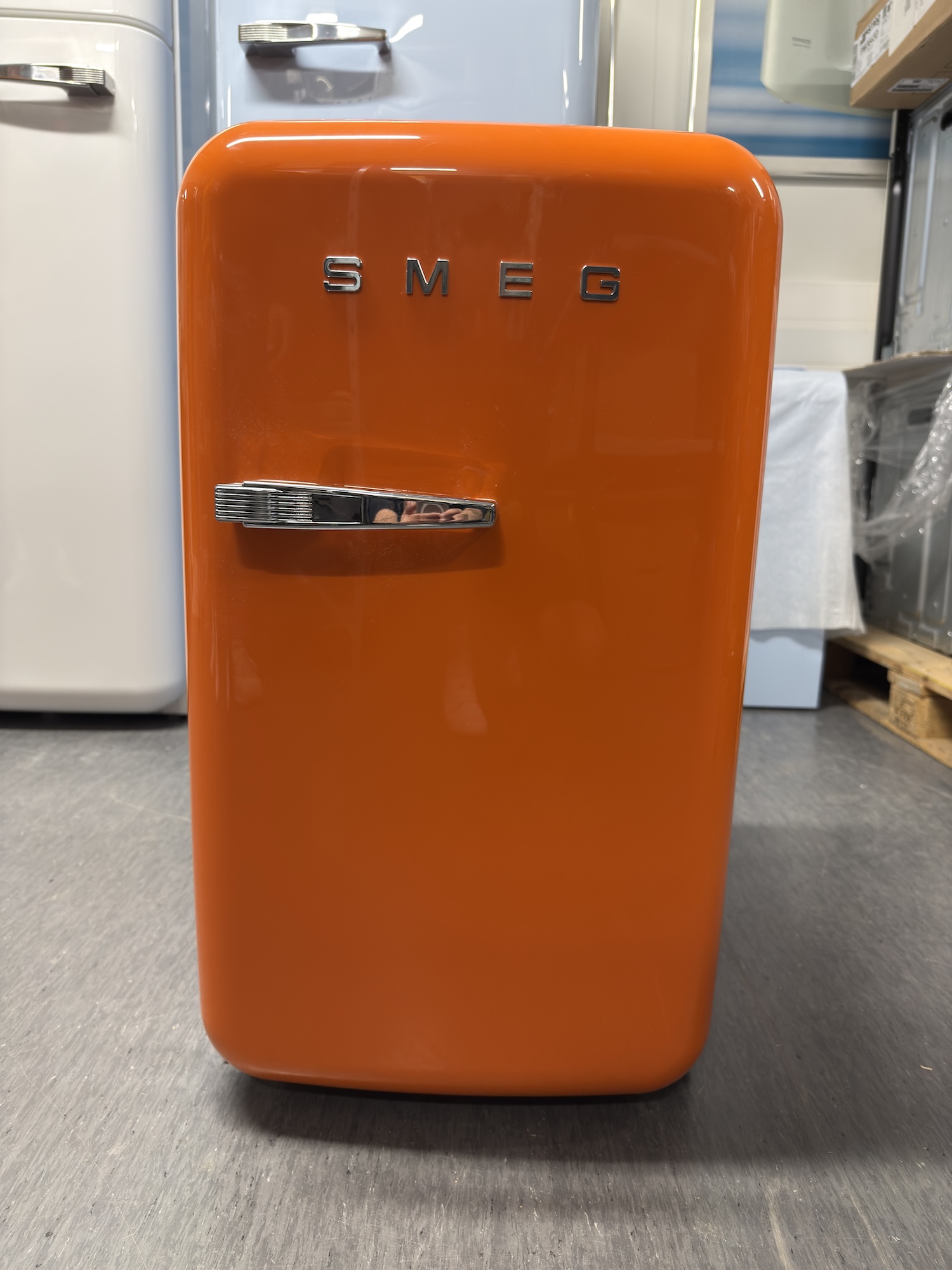 Smeg FAB5ROR5 -retrojääkaappi, oranssi